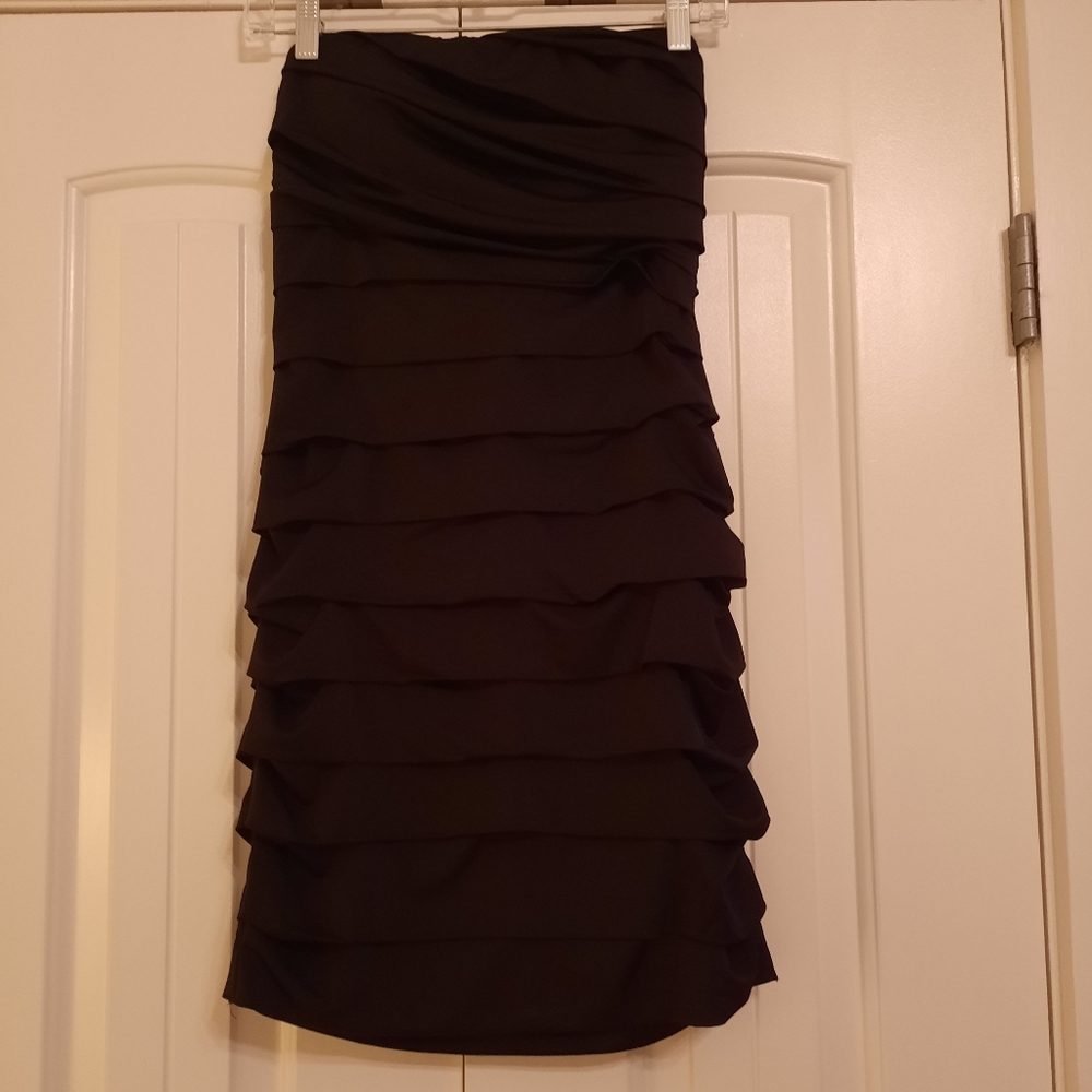 Black strapless body hugging dress (juniors)